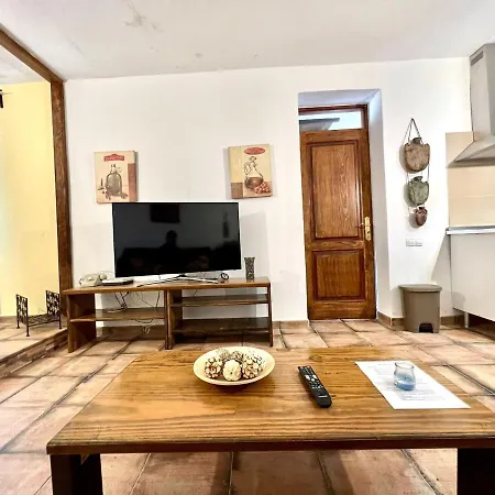 Rural House With Terrace, Barbeque, Near Mirador Del Rio Casa de Férias *