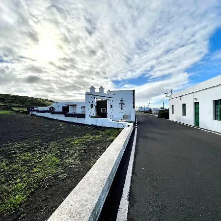 Rural House With Terrace, Barbeque, Near Mirador Del Rio Casa de Férias