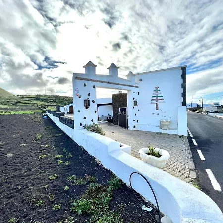 בית נופש Rural House With Terrace, Barbeque, Near Mirador Del Rio Haría